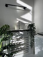 Modern Townhouse-free Parking-game Room-w-ifi