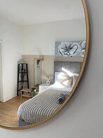 Modern Townhouse-free Parking-game Room-w-ifi