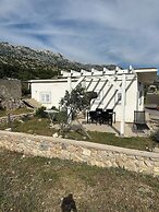 Charming Apartment in Lukovo Šugarje With Mountain Views