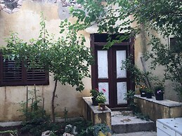 Charming Apartment in Lukovo Šugarje With Mountain Views