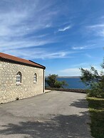 Charming Apartment in Lukovo Šugarje With Mountain Views