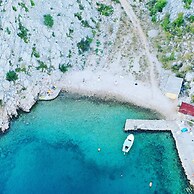 Charming Apartment in Lukovo Šugarje With Mountain Views