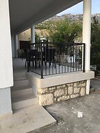 Charming Apartment in Lukovo Šugarje With Mountain Views