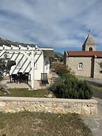 Charming Apartment in Lukovo Šugarje With Mountain Views