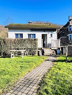 Maison proche rivière avec jardin