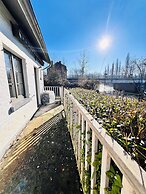 Maison proche rivière avec jardin