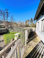 Maison proche rivière avec jardin