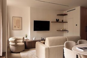 Elegant Apartment - AC- 2br-6p- Madeleine