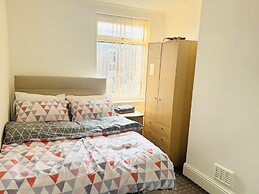 Weekend Escape- 4 Bedroom House in Stoke-on-trent