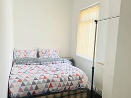 Weekend Escape- 4 Bedroom House in Stoke-on-trent