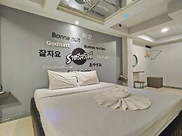 Hollywood Dannok Hotel