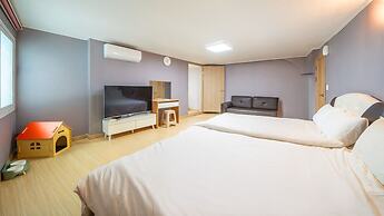 Pocheo Welcome Paw and Meow Pet Pension