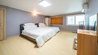 Pocheo Welcome Paw and Meow Pet Pension