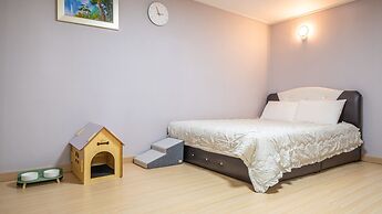 Pocheo Welcome Paw and Meow Pet Pension