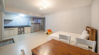 Pocheo Welcome Paw and Meow Pet Pension