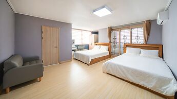 Pocheo Welcome Paw and Meow Pet Pension