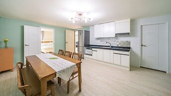 Pocheo Welcome Paw and Meow Pet Pension