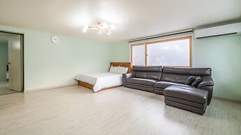 Pocheo Welcome Paw and Meow Pet Pension