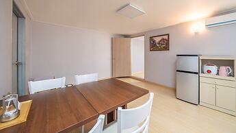 Pocheo Welcome Paw and Meow Pet Pension