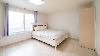 Pocheo Welcome Paw and Meow Pet Pension