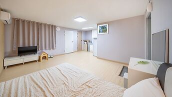 Pocheo Welcome Paw and Meow Pet Pension