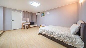 Pocheo Welcome Paw and Meow Pet Pension