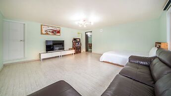 Pocheo Welcome Paw and Meow Pet Pension