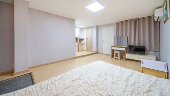 Pocheo Welcome Paw and Meow Pet Pension