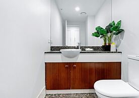 Level 45 Luxury Sub-Penthouse in Surfers