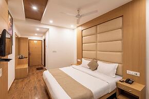 Shining hills by Lawrence Hotels