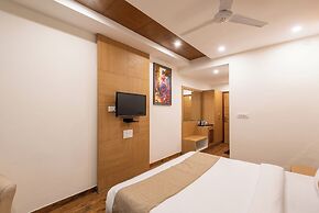 Shining hills by Lawrence Hotels