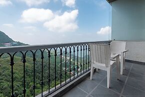 Shining hills by Lawrence Hotels