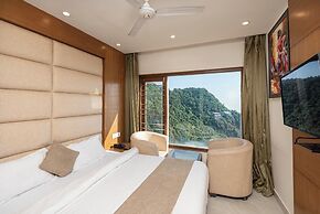 Shining hills by Lawrence Hotels