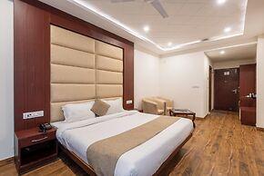 Shining hills by Lawrence Hotels