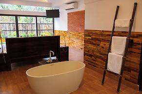 Chaloklum Residence by Kupu