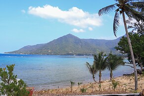 Chaloklum Residence by Kupu