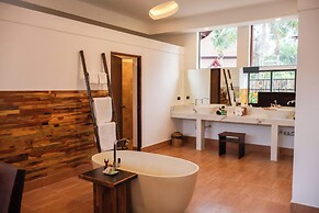 Chaloklum Residence by Kupu