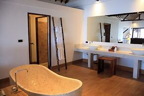 Chaloklum Residence by Kupu