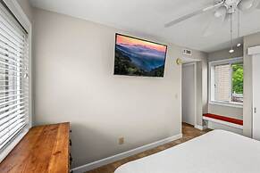 Full Kitchen Hot Tub Indoor Pool Sleeps 6