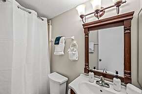 Full Kitchen Hot Tub Indoor Pool Sleeps 6