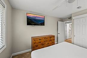 Full Kitchen Hot Tub Indoor Pool Sleeps 6