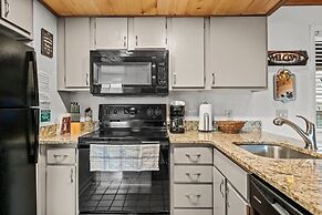 Sleeps 4 Heated Pool Hot Tub Mountain View