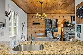 Sleeps 4 Heated Pool Hot Tub Mountain View