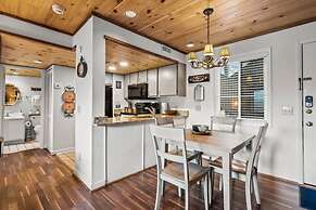 Sleeps 4 Heated Pool Hot Tub Mountain View