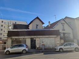 Oliasi Poissy