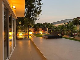 Luxury with Ocean Views&Private Rooftop