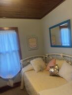 Mama Jeans Pillowville Home