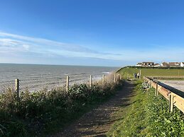Ocean Side With Free Parking By My Getaways