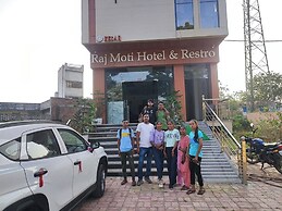 Rajmoti hotel& restro