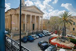 Luxury 2BR Valletta Apartment - Square Sea View